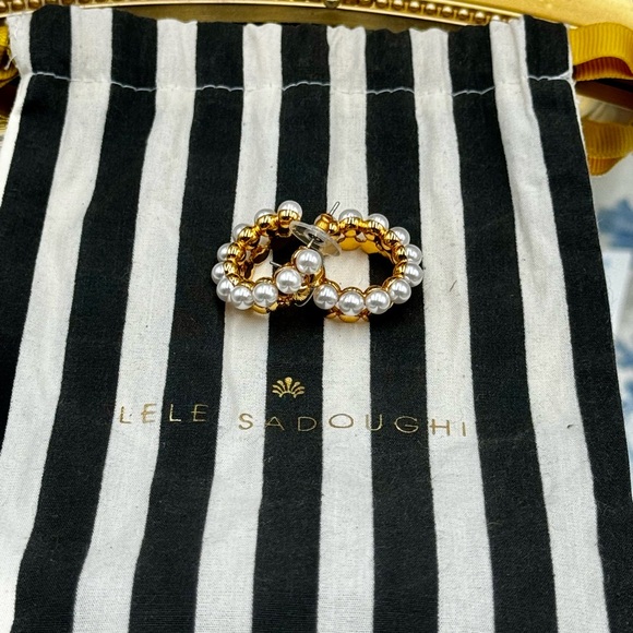 🆕 LELE SADOUGHI 🧿 NWOT Coquille Pearl Hoop Earrings - Pearl & Shell Detailing - Picture 5 of 16
